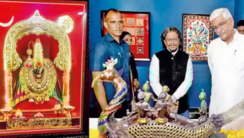 PM Modi 1300 gifts e auction