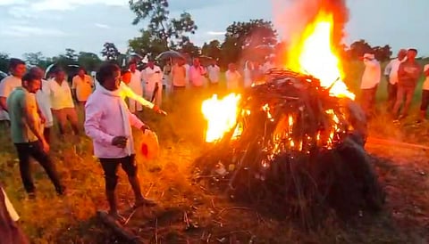 Degav Tanda Funeral Fire Rain