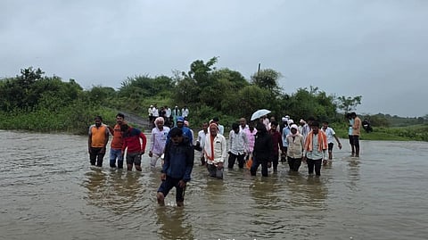 Mengdewadi village road Issues