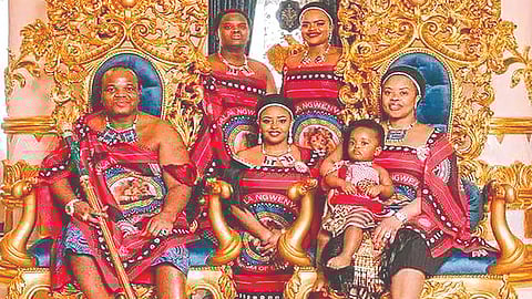 king-arrives-at-airport-with-fifteen-wives-and-thirty-children