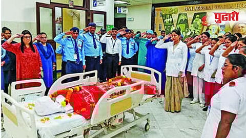 मुंबई : अलिबाग येथील ९ वर्षीय चिमुरडीच्या अवयवदानातून आठ जणांना जीवनदान मिळाले. वाडिया रुग्णालय कर्मचाऱ्यांनी तिला मानवंदना दिली.