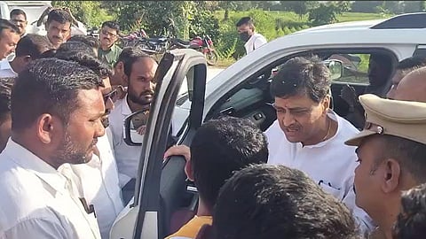Ashok Chavan Convoy Stopped