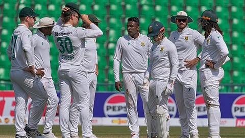 PAK vs SA Test : लाहोर कसोटीत द. आफ्रिकेच्या ‘भारतीय’ गोलंदाजाने पाकिस्तानला पाजले पाणी! मुथुसामीने वॉर्नला टाकले मागे