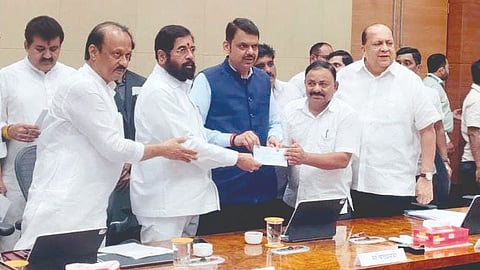 gokul-employees-donate-one-days-salary-for-marathwada-flood-victims