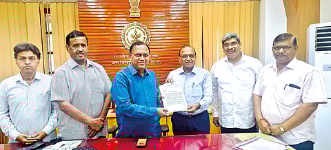 Cheque-Clearance-Crisis-Traders-Anger-as-Payments-Stall-Like-Demonetisation