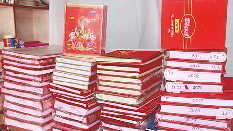 Business Traditions: एआयच्या जमान्यात चोपडीचे महत्त्व टिकून; आजपासून व्यापाऱ्यांचे नवे वर्ष