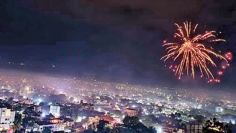 Diwali 2025: साताऱ्यात अवतरली चंदेरी, सोनेरी दुनिया