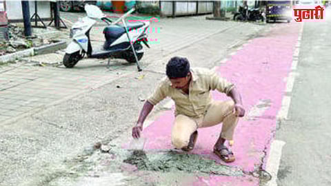 क्षेत्रीय कार्यालयासमोरील रस्त्याची अखेर दुरुस्ती