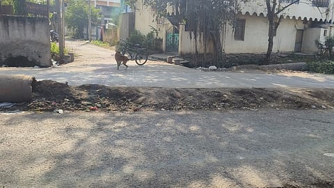 Jalgaon : शहराचा विकास की भकास? कोट्यवधींच्या रस्त्यांचे काम अपूर्णच; नागरिक त्रस्त पण अधिकारी म्हणतात “लवकरच”