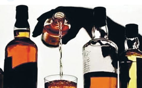 Satara News: विदेशी दारूसह स्विफ्ट कार जप्त