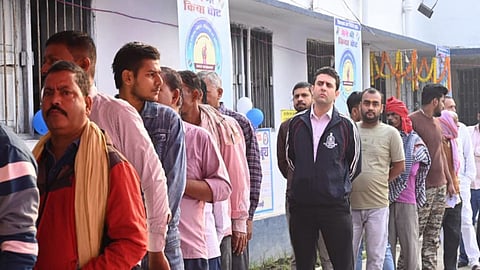 बिहार विधानसभेच्या दुसर्या टप्प्यातील मतदानास आज (दि. ११) सकाळी प्रारंभ झाला.