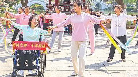 Mothers-Dance-Therapy-Helps-Daughter-Wake-Up-From-Coma-Emotional-Healing