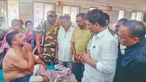 Guardian-Minister-Prakash-Abitkar-Visits-Injured-At-CPR-Hospital-In-Kolhapur