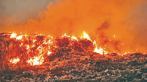 Kolhapur News: गांधीनगर कचरा डेपोला आग; नागरी वस्तीत धुराचे प्रचंड लोट