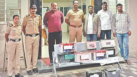 Satara Crime: बॅटऱ्या चोरणाऱ्याला अटक