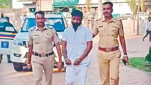 Solapur Crime: कामगारास विवस्त्र करून लोखंडी पाईपने जबर मारहाण
