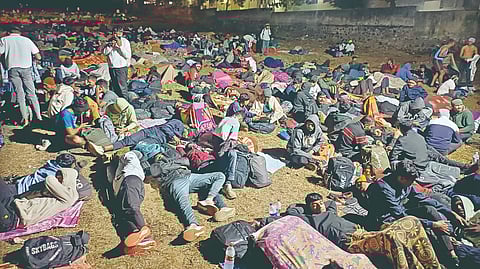 Harsh-Conditions-For-Army-Agniveer-Candidates-Sleeping-On-Ground-In-Cold-Weather