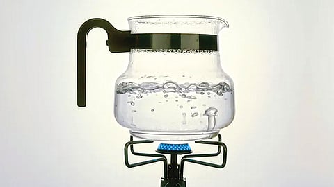 Boiling water bubble