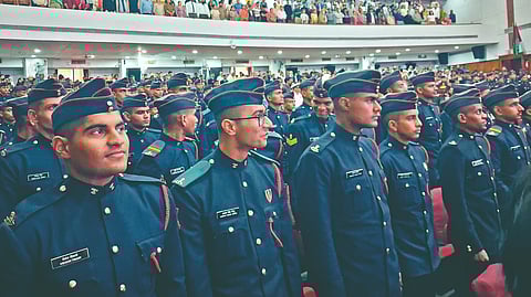 सैन्य दलाची पार्श्वभूमी नसूनही त्यांनी गाठले ‘एनडीए’चे शिखर