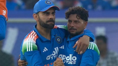 Virat-Kuldeep Dance : विकेट मिळाली.. मग झाला ‘कपल डान्स’! किंग कोहली-कुलदीपच्या सेलिब्रेशनने चाहते 'क्लीन बोल्ड'(Video)