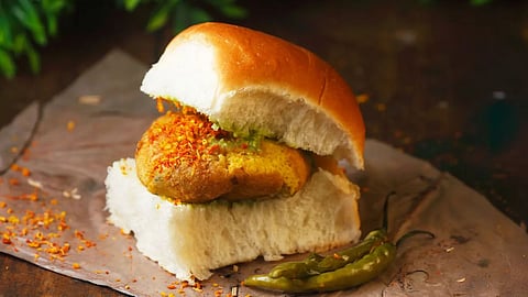 Top 100 Food : ‘वडापाव’ची चव जगात 5 व्या स्थानावर..!, भारतीय खाद्यपदार्थ जगभरात भारी; ६ शहरांनी मिळवले 'टॉप १००' मध्ये स्थान