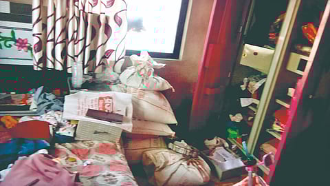 8 lakh property stolen