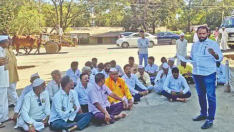 Solapur farmers protest