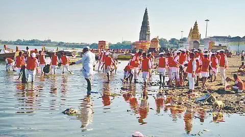 200-child-devotees-conduct-river-cleaning-at-chandrabagha