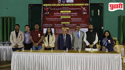 वकिलांच्या राज्यस्तरीय खुल्या बॅडमिंटन स्पर्धेच्या उद्घाटन प्रसंगी मान्यवर.