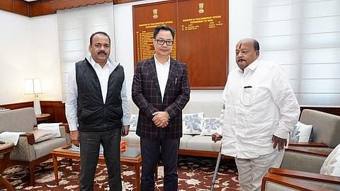 खासदार धैर्यशील पाटील व महामंत्री सतीश भारत यांनी घेतली केंद्रीय अल्पसंख्यांक कार्य मंत्र्यांची भेट!!