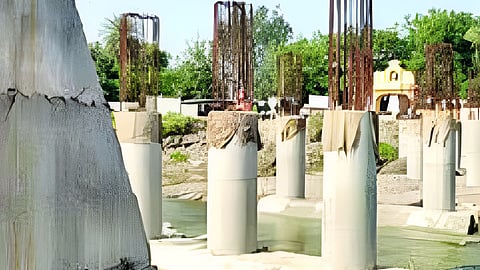 The construction of the bridge over the Narali River has been stalled