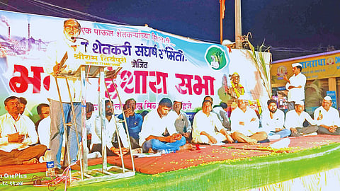 Farmers protest at Tirthpuri
