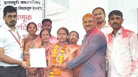 इगतपुरी : नगराध्यक्षपदाचे प्रमाणपत्र स्वीकारताना शालिनी खातळे