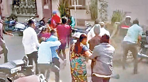 Jaysingpur Two Groups Clash