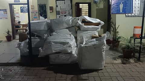 Hingoli News : आखाडा बाळापुरात पोलिसांचा मोठा छापा; ४.२० लाखांचा प्रतिबंधित सुगंधित तंबाखू जप्त