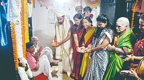 Solapur News: योगदंडाच्या पूजेने सोलापूरच्या गड्डा यात्रेच्या विधींना प्रारंभ