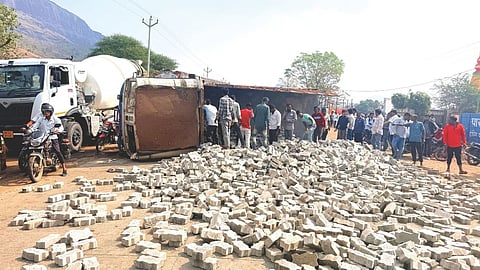 Nashik Truck Accident
