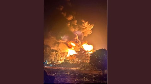 Khalapur chemical company fire