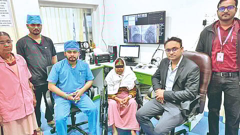 woman-heart-on-right-side-doctors-save-life