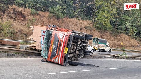 Kashedi Ghat Tempo Overturns