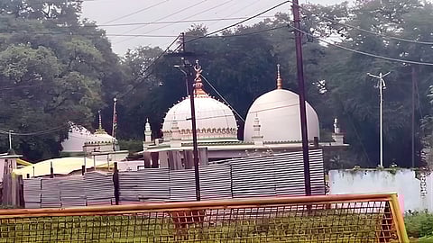 Dhar Bhojshala Row |वसंत पंचमीनिमित्त विवादित भोजशाळेत हिंदूंना पूजा करण्यास सर्वोच्च न्यायालयाची परवानगी