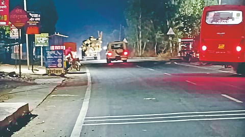 Kadegaon Illegal tree cutting