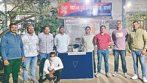 Sangli jewelry theft
