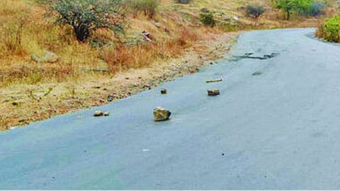 ऊस वाहतुकीच्या ट्रॅक्टरमुळे वाढला अपघाताचा धोका