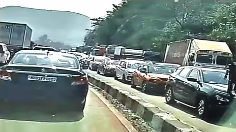 Mumbai Pune expressway traffic jam |