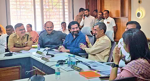 Satara Politics: आम्ही आता मिठी मारायलाही तयार; शंभूराज यांना चालेल का?