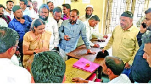 Mayor Syed Iqbal inspection