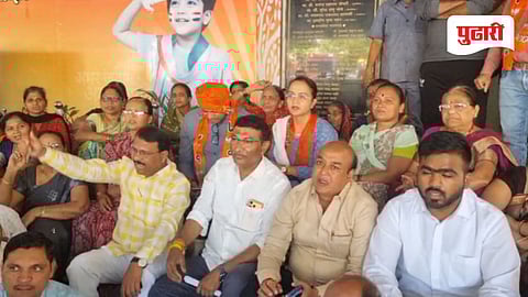 Jalgaon news | स्वतःचीच सत्ता, अन् स्वतःच्याच विरोधात आंदोलन ! कचरा डेपोच्या प्रश्नावरून भाजप नगरसेवकांचा मनपा प्रवेशद्वारावर 'ठिय्या'