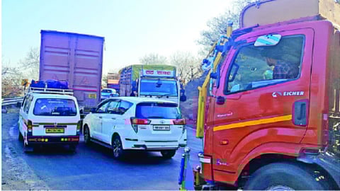 Ajintha Ghat traffic jam
