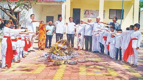 Pandharpur school Holi celebration